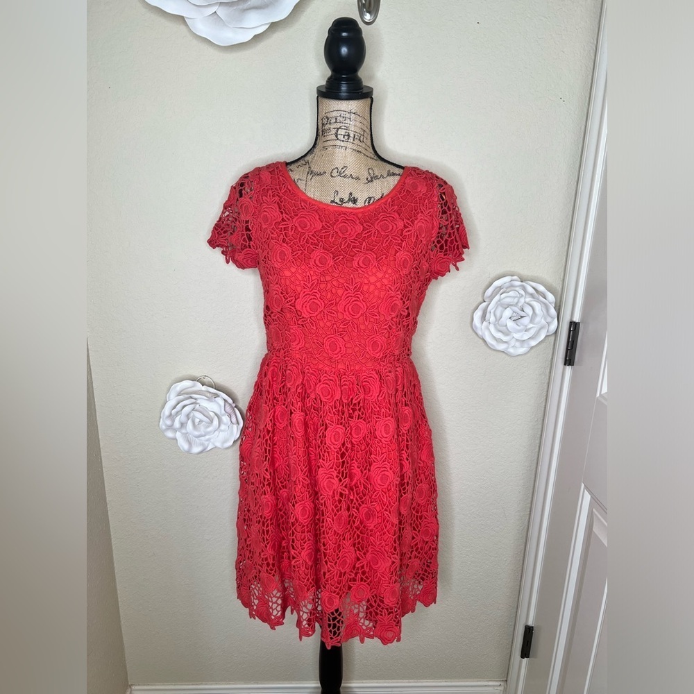 Romeo & Juliet Couture Coral Floral Crochet Lace Dress NWT Size Medium